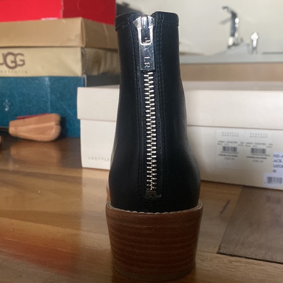 Never worn size 6 1/2 boot - Picture 4 of 9